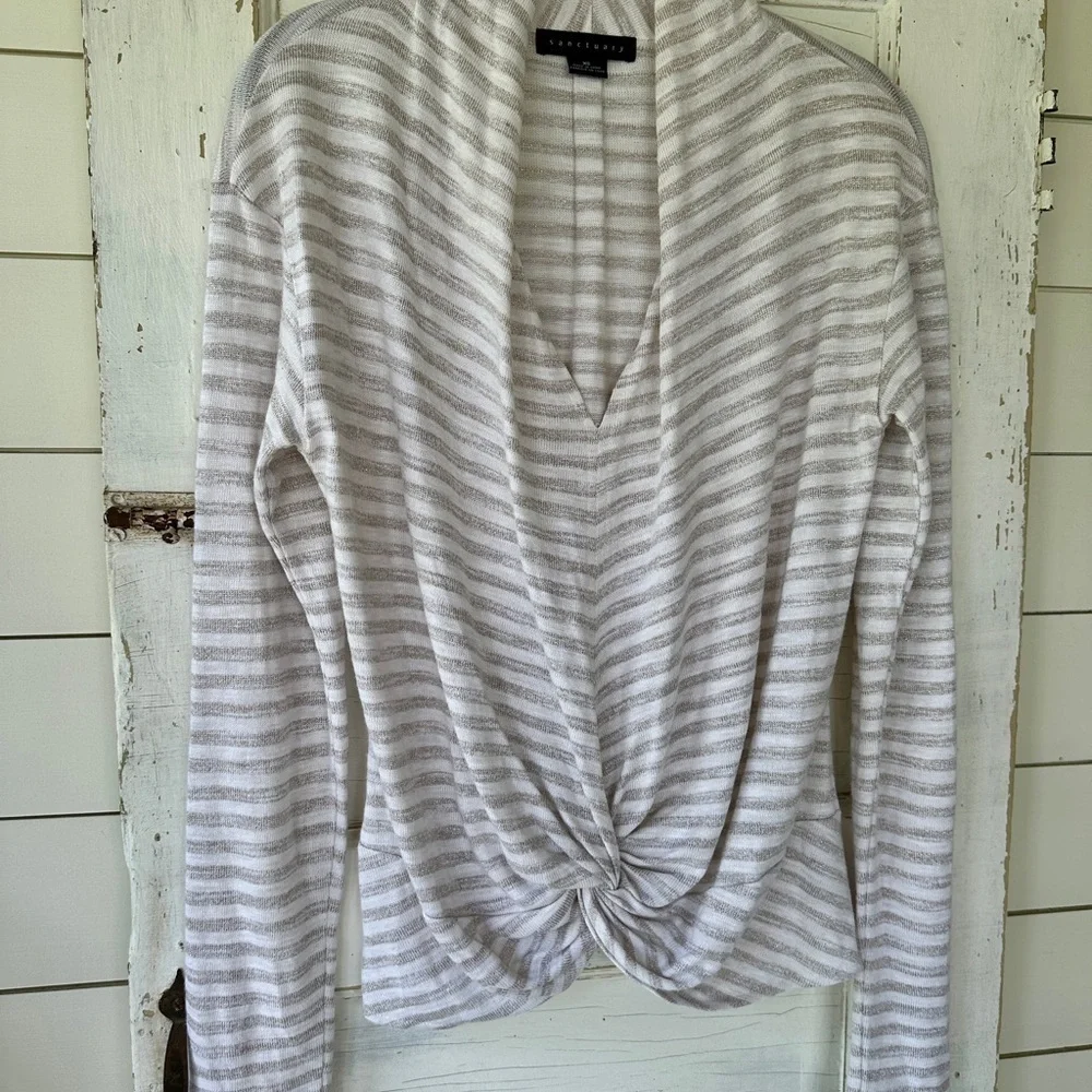 SANCTUARY, WOMENS, LIGHTWEIGHT, LONG SLEEVE TOP WITH DRAPE FRONT. SIZE XS - Picture 2 of 7